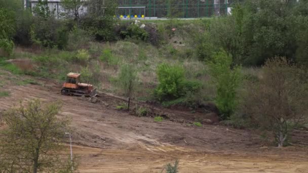 Zeitraffer: Planierraupe macht Fläche auf weiterer Baustelle platt — Stockvideo