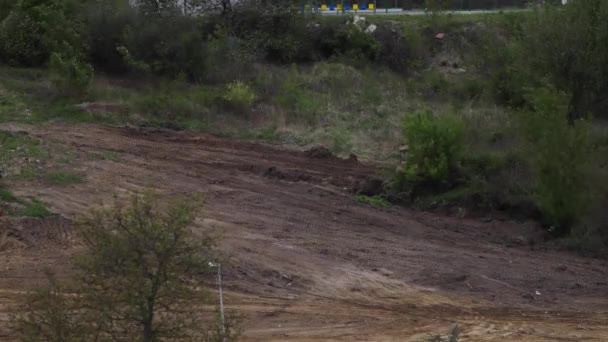 Zeitraffer: Planierraupe macht Fläche auf weiterer Baustelle platt — Stockvideo