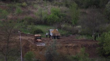 Zaman Alanı: İnşaat alanındaki buldozer düzleştirme yüzeyi