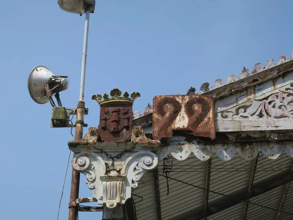 Korona Lámpa Tetőn Hangár Rakparton Antwerpen — Stock Fotó