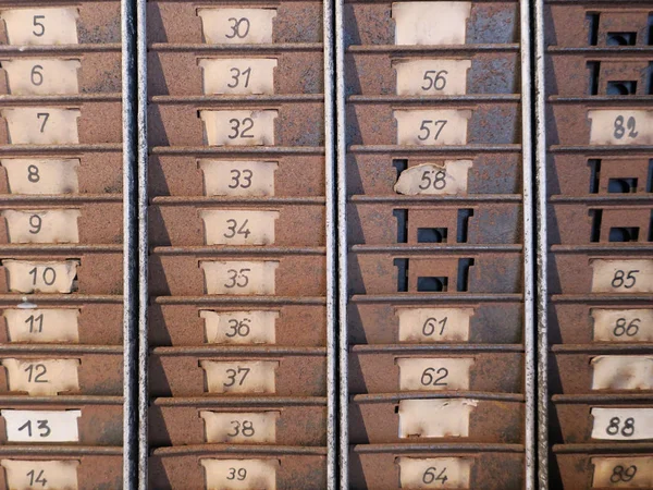 eski bir fabrikanın eski moda yumruk saat