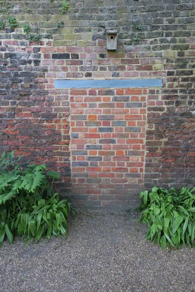 Bricked Wall Red Bricked Wall Garden — Stock Photo, Image