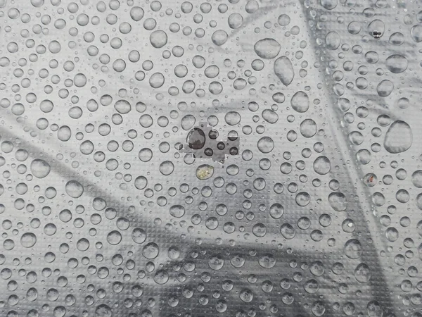 Gotas Agua Lluvia Formando Patrón Una Pieza Plástico — Foto de Stock