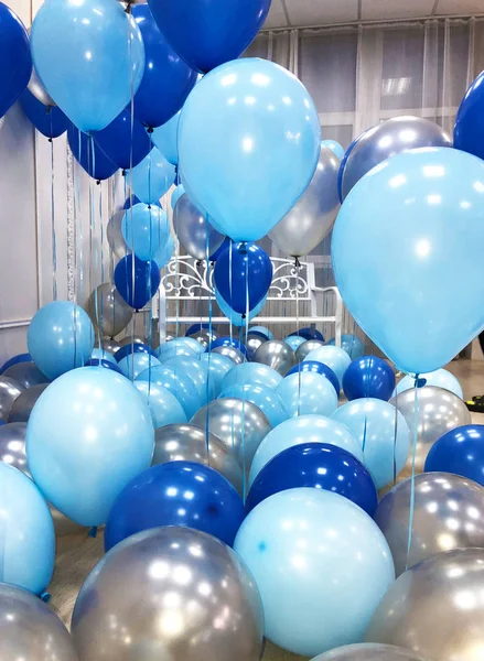 Ein Schöner Raum Mit Heliumballons Blauen Hellblauen Und Silberfarbenen Farben — Stockfoto