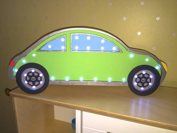 Ночной Свет Виде Ярко Зеленого Автомобиля Подарок Украшения Спальни Новорожденного — стоковое фото
