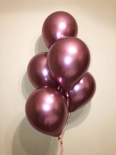 Composition of chromed pink helium balloons