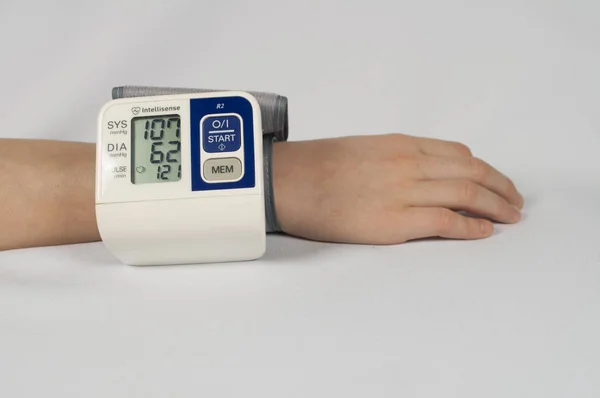 Kan Basıncı Nabız Özel Bir Yüksek Teknoloji Cihaz Bir Tonometer — Stok fotoğraf