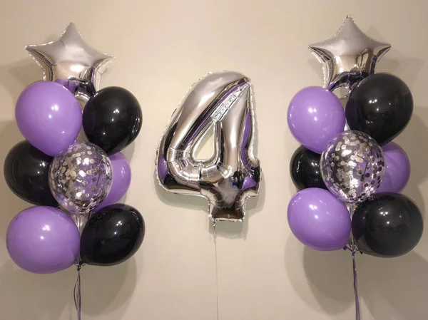 Helyum Balonları Kompozisyon Siyah Leylak Gümüş Konfeti Ile Şeffaf Yanı — Stok fotoğraf