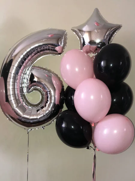 Kompozisyon Helyum Balonlar Siyah Pembe Yanı Sıra Bir Gümüş Yıldız — Stok fotoğraf