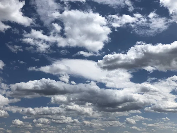 Large White Cumulus Clouds Float Bright Blue Sky — Stock Photo, Image
