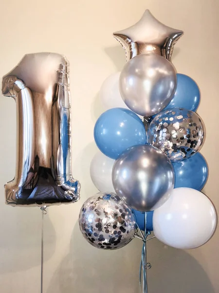 Kompozycja Balonów Helu Niebieskim Srebrnym Kolorem Balonami Srebrnym Konfetti Srebrną Obrazy Stockowe bez tantiem