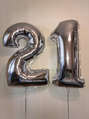Sayılar şeklinde büyük balonlar - yirmi bir