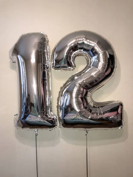 Große Luftballons Form Von Zahlen Zwölf — Stockfoto