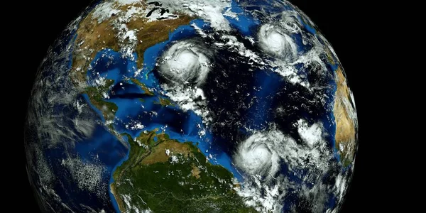 Zeer gedetailleerde en realistische hoge resolutie 3D-illustratie van 3 orkanen nadert de VS. Geschoten vanuit de ruimte. Elementen van dit beeld zijn ingericht door NASA. — Stockfoto