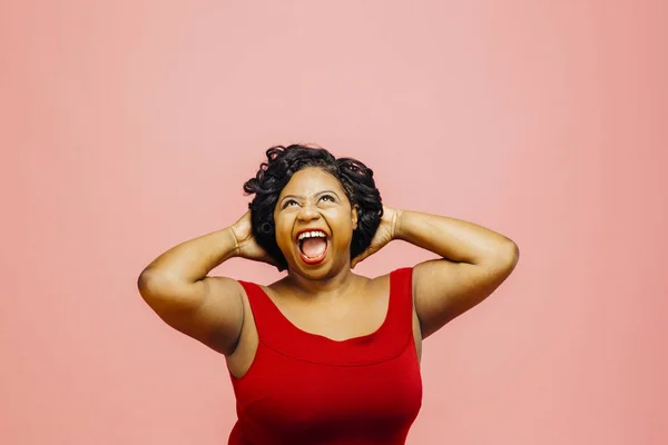 Pura Alegría Retrato Una Mujer Feliz Gritando Con Una Gran — Foto de Stock