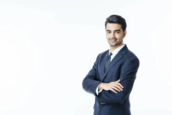 Retrato Empresário Sorridente Confiante Com Braços Cruzados — Fotografia de Stock