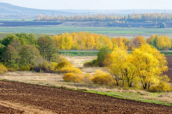 Sonbahar manzara sonbahar ekilebilir. arazi kullanılan ya bitkileri yetiştirme için uygundur. Bazen sonbahar Kuzey yarımkürede meydana unseasonably sıcak, Kuru hava bir süre pastırma yazı olduğunu.