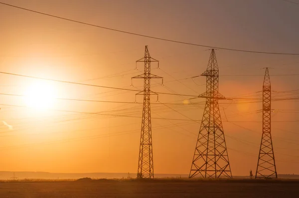 Высоковольтная Линия Электропередачи Энергетические Столбы Закате Рассвете Высокое Напряжение — стоковое фото
