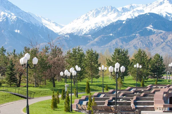 Kazakistan Erken Bahar Ülkenin Ilk Başkanı Park Central Park Güneşli — Stok fotoğraf