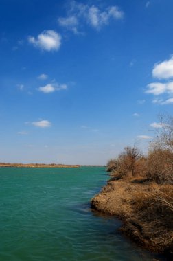 nehir bahar. bahar Nehri Orta Asya'da. Kazakistan bozkır nehir Semirechye. 