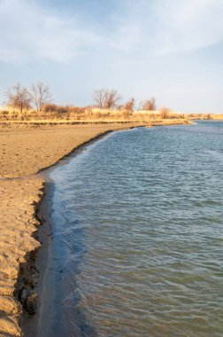 nehir bahar. bahar Nehri Orta Asya'da. Kazakistan bozkır nehir Semirechye. 