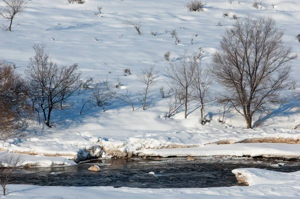 Slush Primăvară Râul Sparge Prin Gheață — Fotografie, imagine de stoc