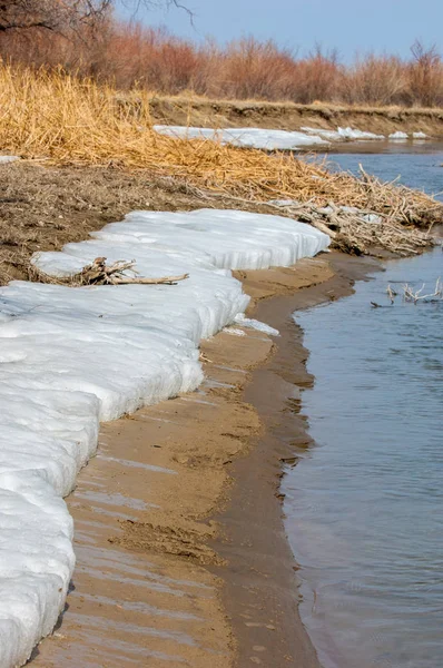 Rivière Dernière Glace Dernière Banquise Dernière Aiguille Glace Sur Rivière — Photo