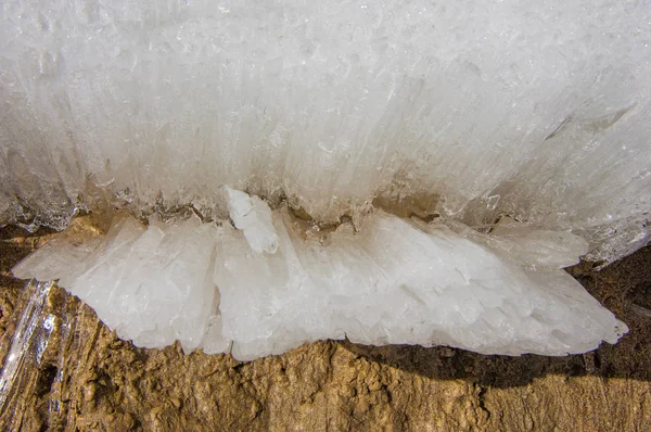 Fluss Letztes Eis Letzte Eisscholle Letztes Nadeleis Auf Dem Fluss — Stockfoto