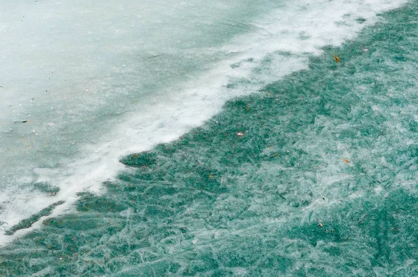 Fluss Letztes Eis Letzte Eisscholle Letztes Nadeleis Auf Dem Fluss — Stockfoto