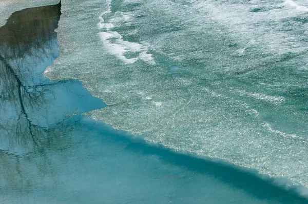 Rivière Dernière Glace Dernière Banquise Dernière Aiguille Glace Sur Rivière — Photo