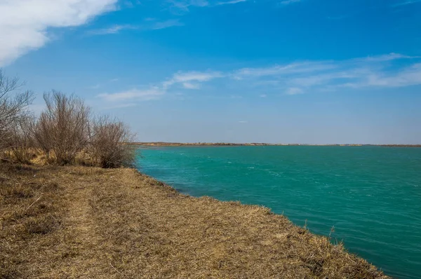 nehir bahar. bahar Nehri Orta Asya'da. Kazakistan bozkır nehir Semirechye. 
