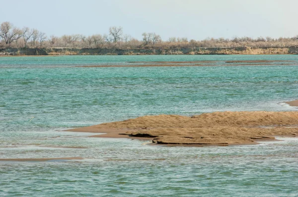 nehir bahar. bahar Nehri Orta Asya'da. Kazakistan bozkır nehir Semirechye. 
