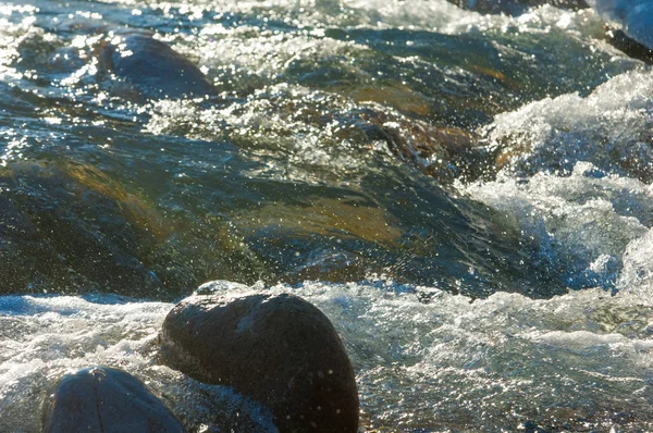 Ροής Νερού Ένα Μικρό Ποτάμι Πρώιμη Άνοιξη Άνοιξη Σκηνή Ορεινό — Φωτογραφία Αρχείου