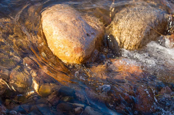 Потік Води Невеликій Річці Початку Весни Весняна Сцена Гірський Пейзаж — стокове фото