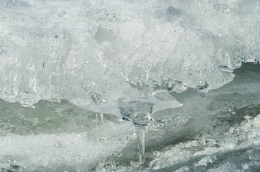 doku. buz. Donmuş buz Nehri üzerinde.