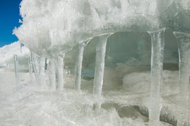 doku. buz. Donmuş buz Nehri üzerinde.