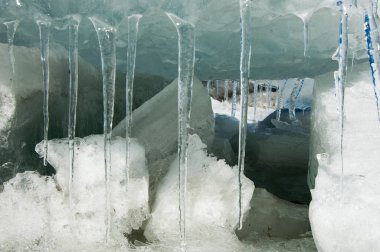 doku. buz. Donmuş buz Nehri üzerinde.