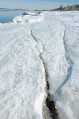 Bahar sel, buzlu su, erken Bahar Nehri üzerinde. Rusya Tataristan Kama Nehri erken Bahar