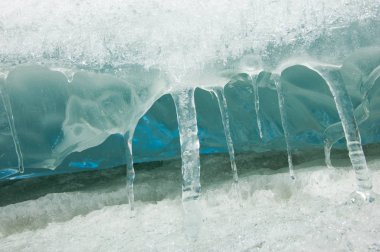 doku. buz. Donmuş buz Nehri üzerinde.