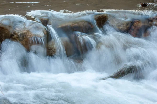 Datové Proudy Vody Malé Řeky Počátku Jara Jarní Scéna Horská — Stock fotografie