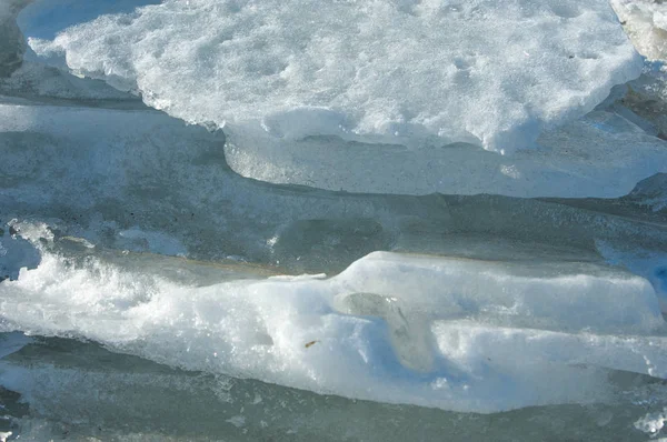 Flussflut Zerrissenes Flusseis Fluss Mit Dem Letzten Eis Russland Tatarstan — Stockfoto