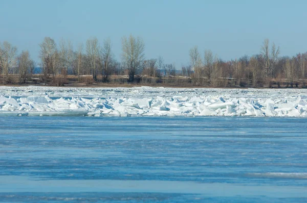 Inundação Gelo Rasgado Rio Rio Com Último Gelo Rússia Tatarstan — Fotografia de Stock