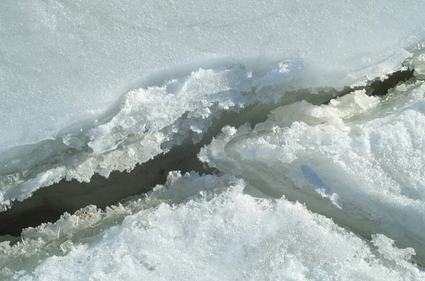 doku. buz. Donmuş buz Nehri üzerinde.