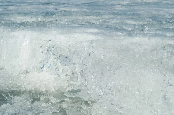 doku. buz. Donmuş buz Nehri üzerinde.