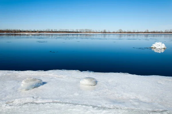 Весеннее Наводнение Ледяная Вода Ранний Источник Реке Россия Татарстан Кама — стоковое фото