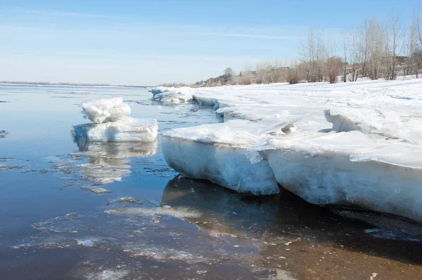 Våren Översvämningar Isvatten Tidigt Våren Floden Ryssland Tatarstan Kama Floden — Stockfoto