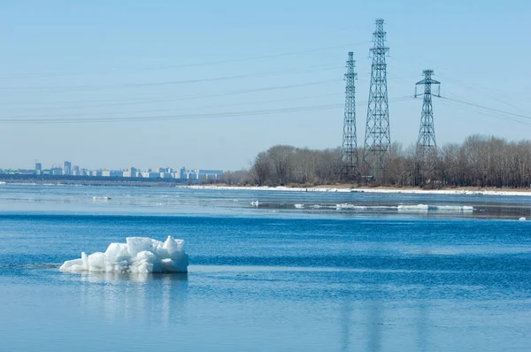 Inundación Primaveral Agua Helada Manantial Temprano Río Rusia Río Tartaristán — Foto de Stock