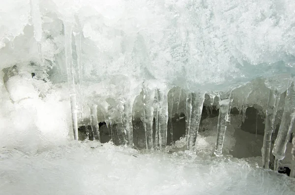 doku. buz. Donmuş buz Nehri üzerinde.