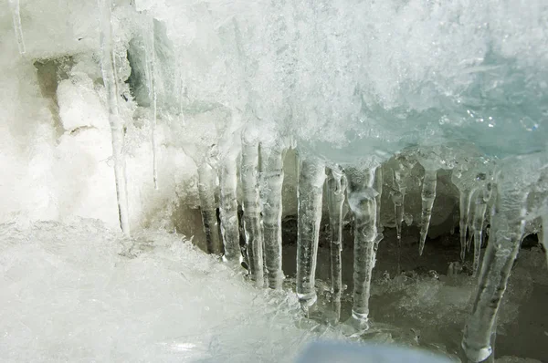 doku. buz. Donmuş buz Nehri üzerinde.