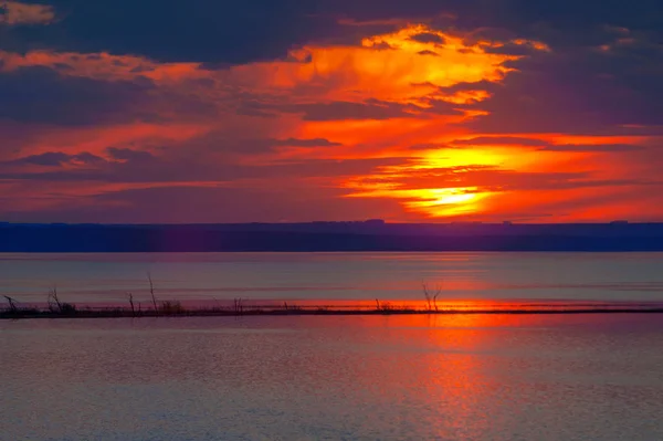 Coucher Soleil Lever Soleil Nuage Rivière Ciel Brûlant Dramatique Pendant — Photo